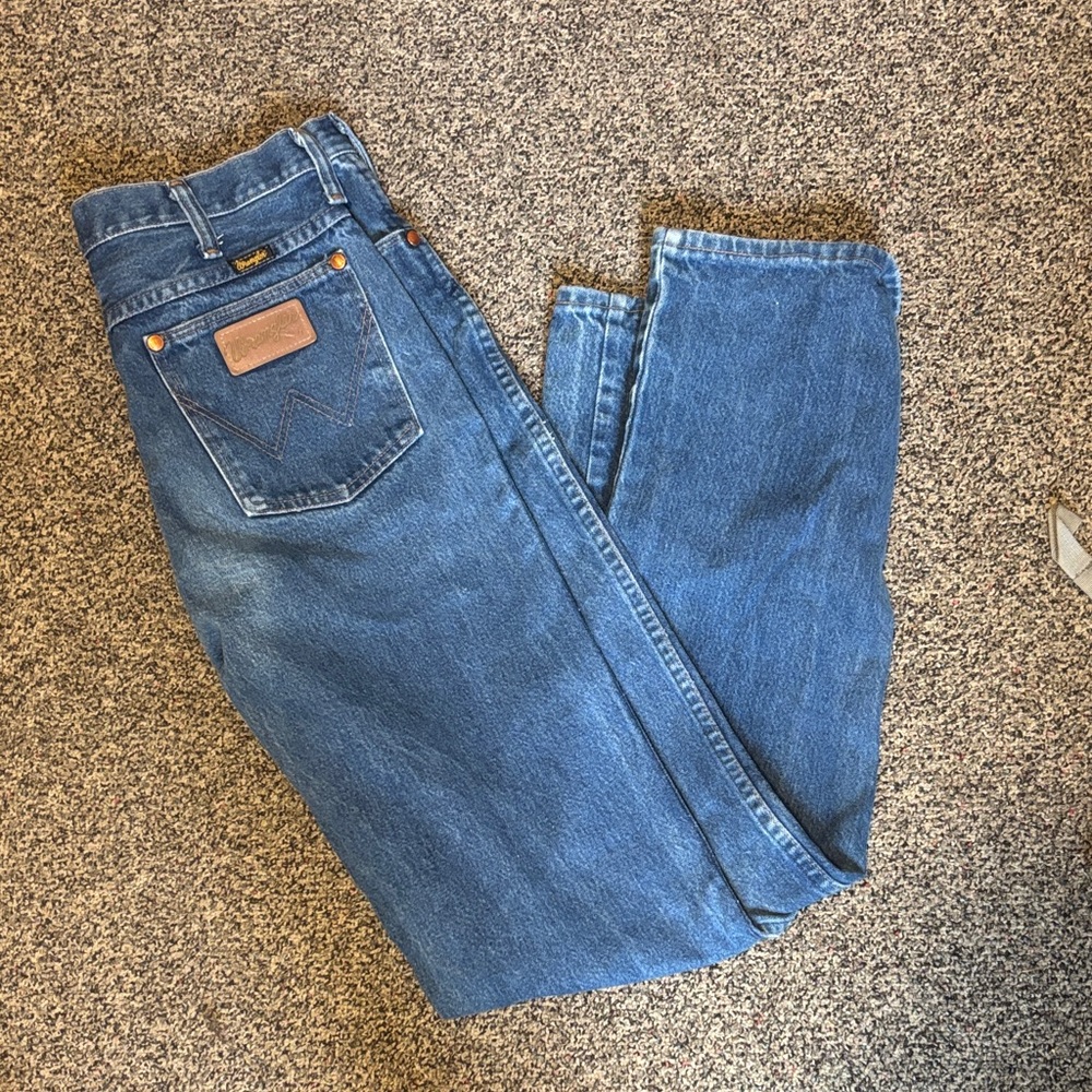Wrangler Medium Blue Relaxed Fit Men's Jeans